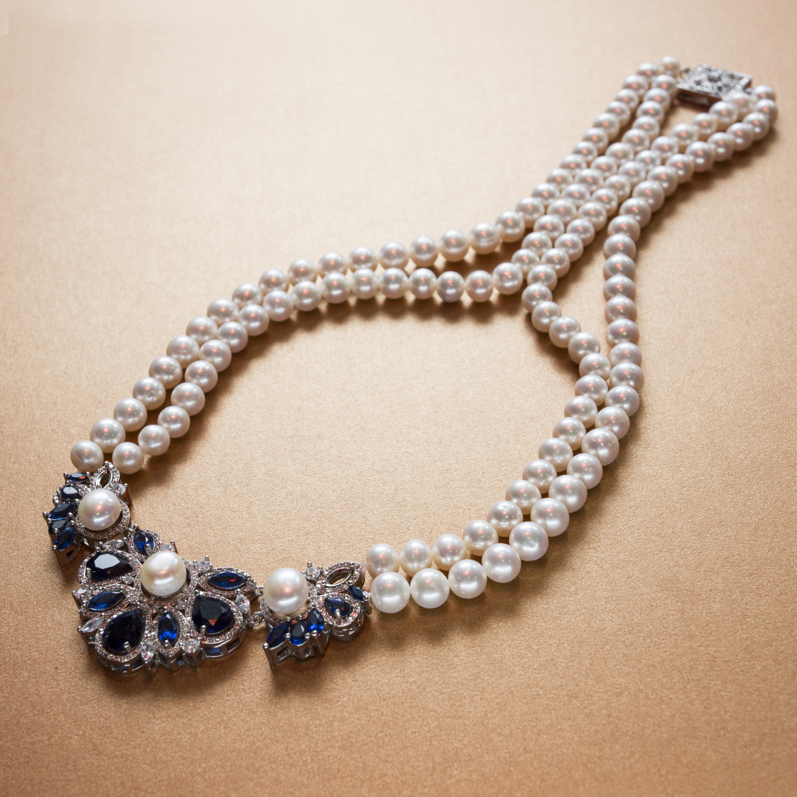 Vintage Bridal White Pearl Necklace with Blue Sapphire Stone pearl studded pendant