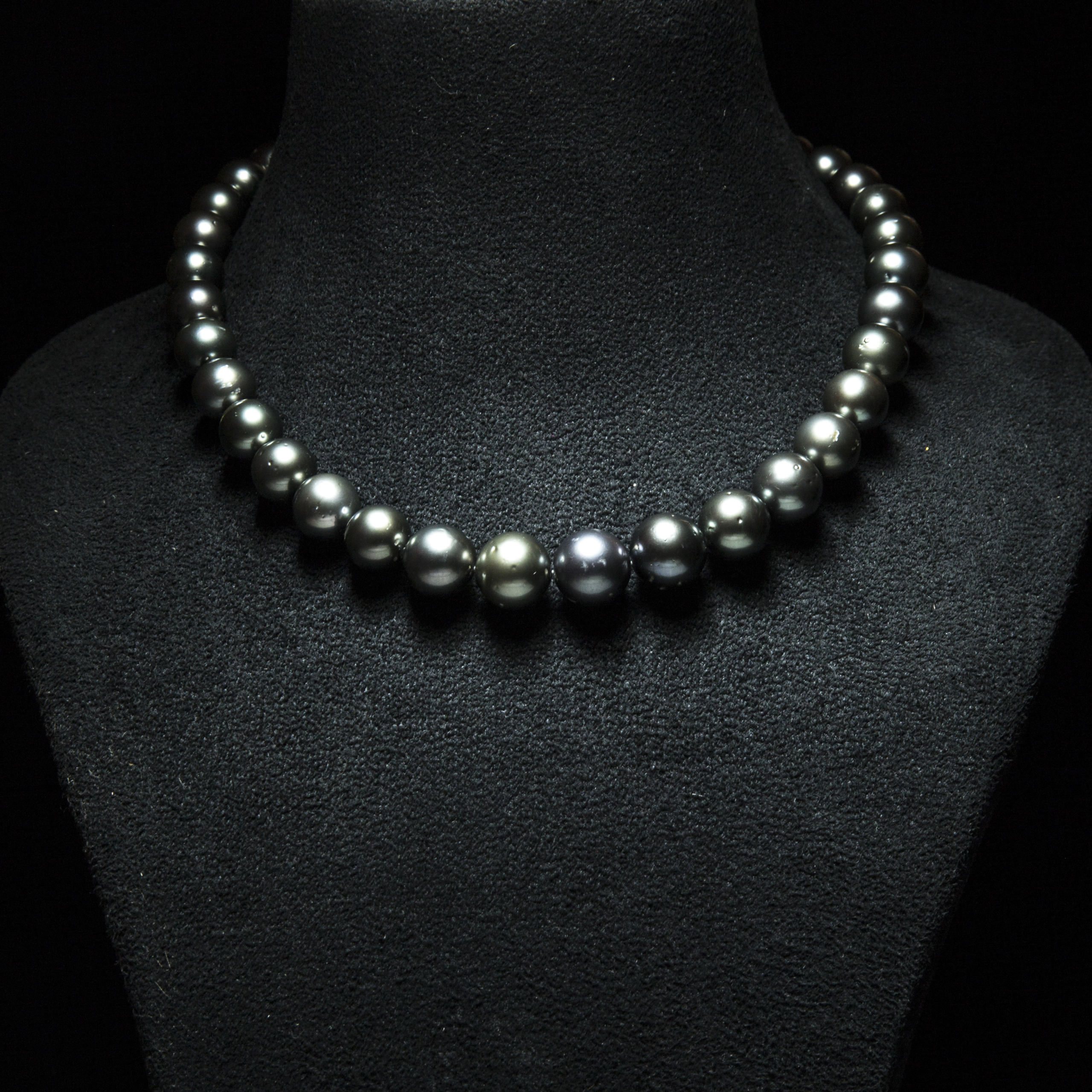 Tahitian Pearl Necklace with Silver clasp